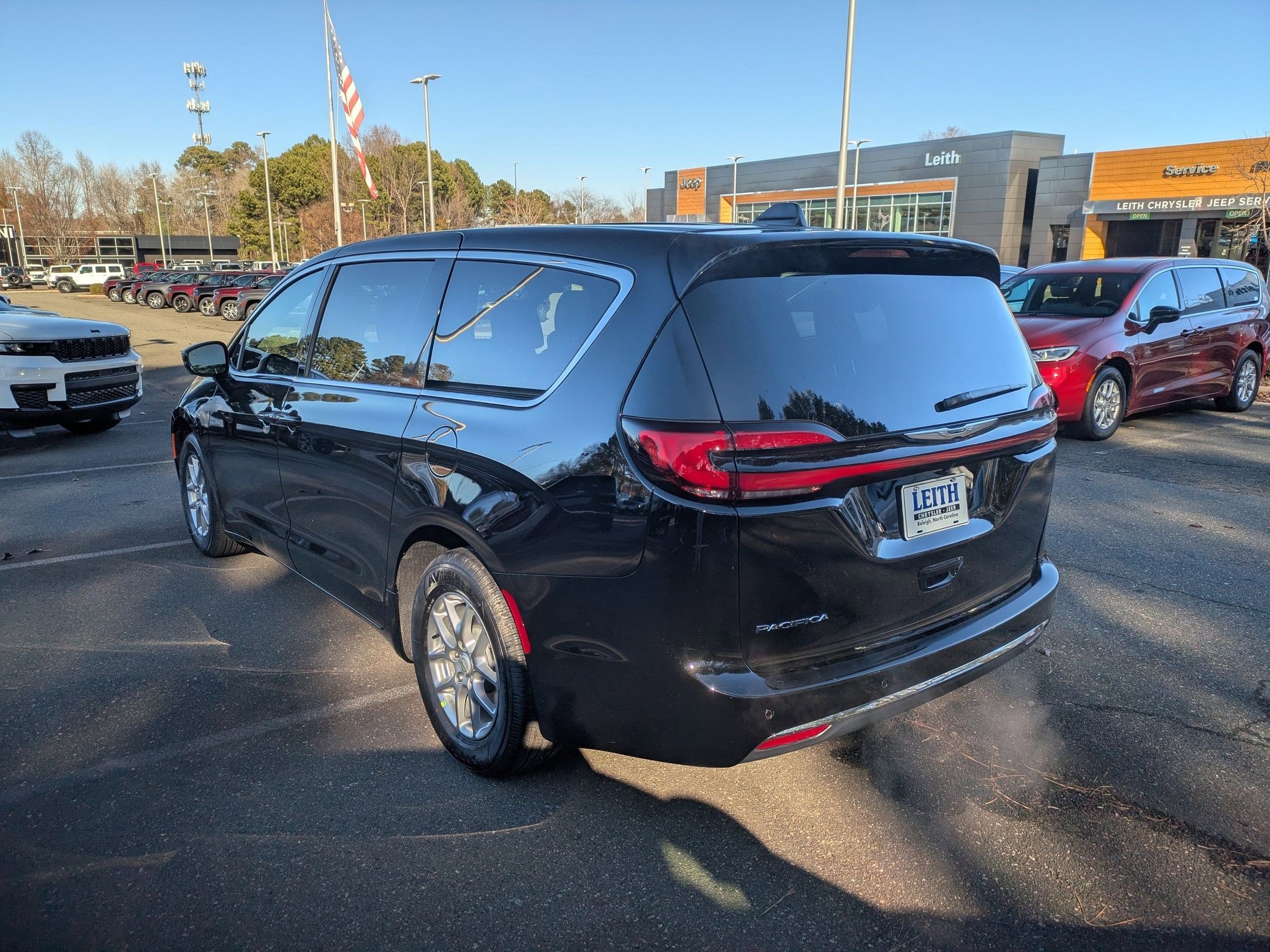 New 2026 Chrysler Pacifica Select image 7