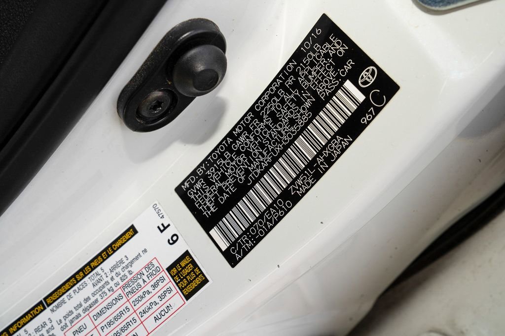 Used 2017 Toyota Prius Four w/ Advanced Technology Package image 18