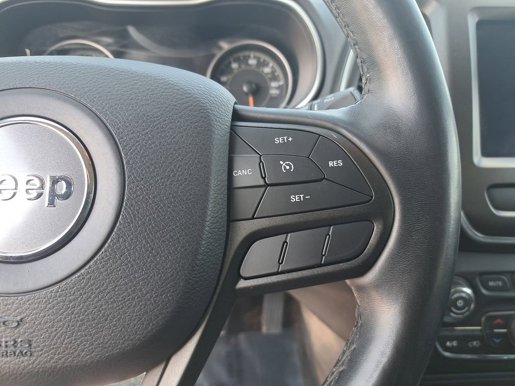 Used 2019 Jeep Cherokee Trailhawk w/ Cold Weather Group AWD/4WD image 18