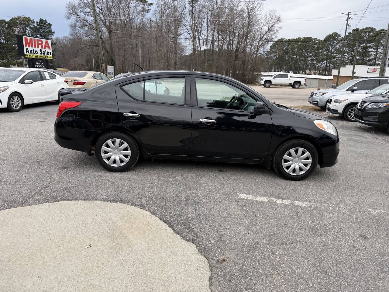 Used 2014 Nissan Versa SV FWD image 8