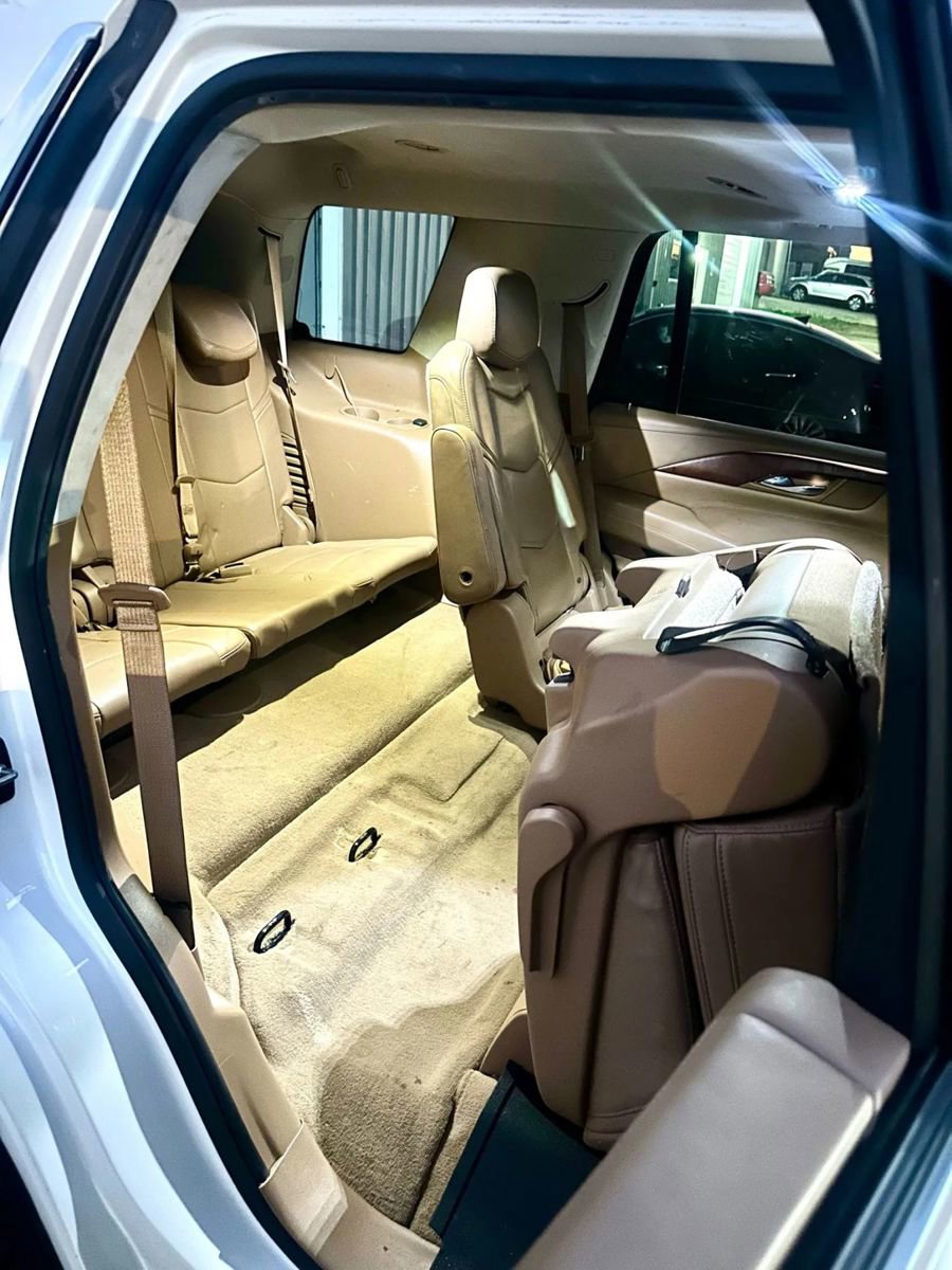 Used 2015 Cadillac Escalade Platinum image 18