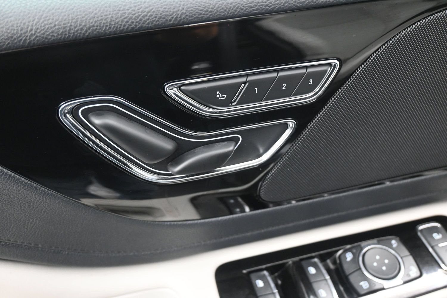 Used 2025 Lincoln Aviator 2WD image 21