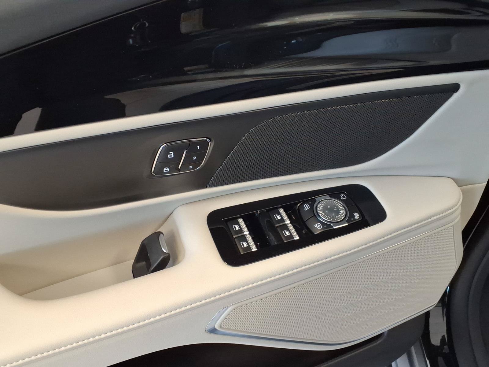 New 2026 Lincoln Nautilus Premier AWD/4WD image 11