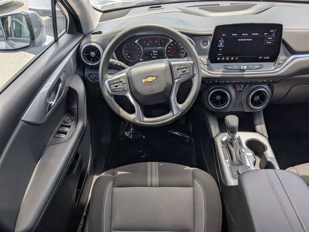 Used 2025 Chevrolet Blazer LT FWD image 13