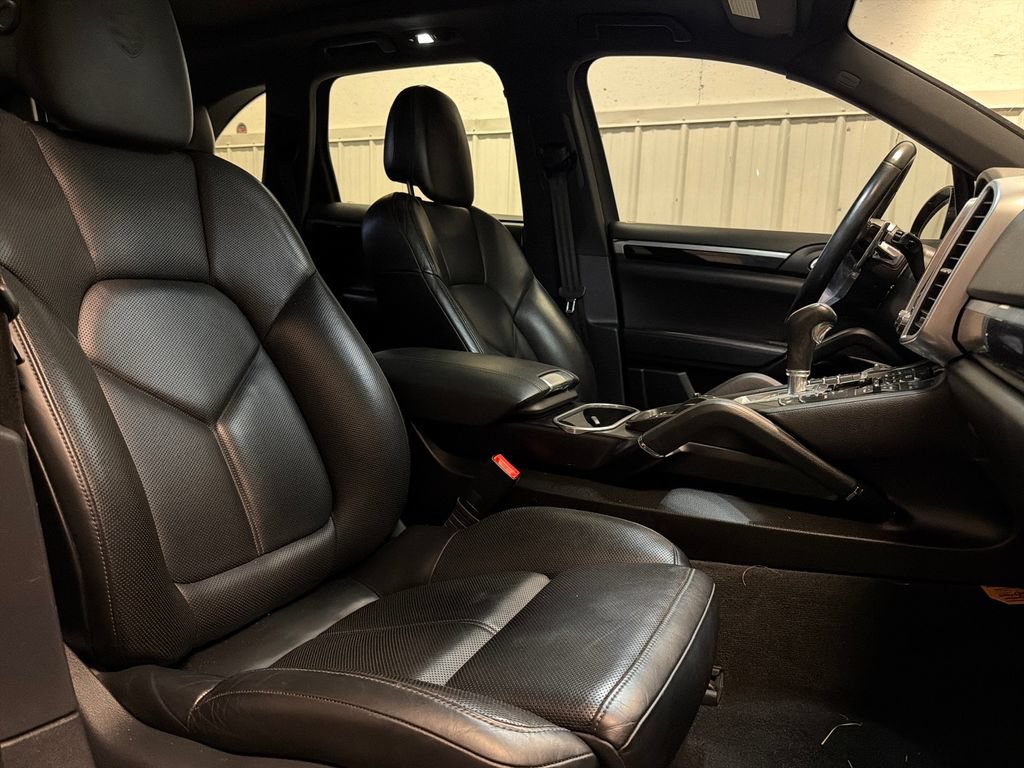 Used 2018 Porsche Cayenne Platinum Edition AWD/4WD image 47