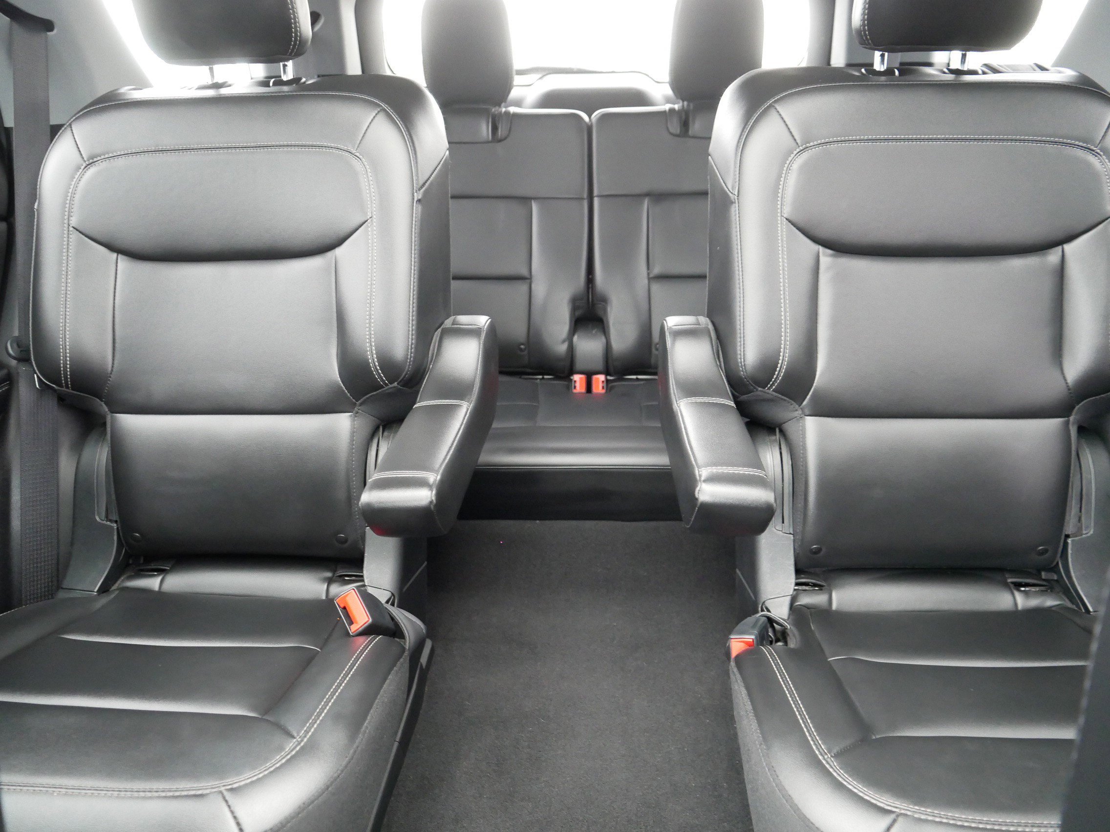 Used 2022 Ford Explorer XLT w/ Equipment Group 202A AWD/4WD image 13