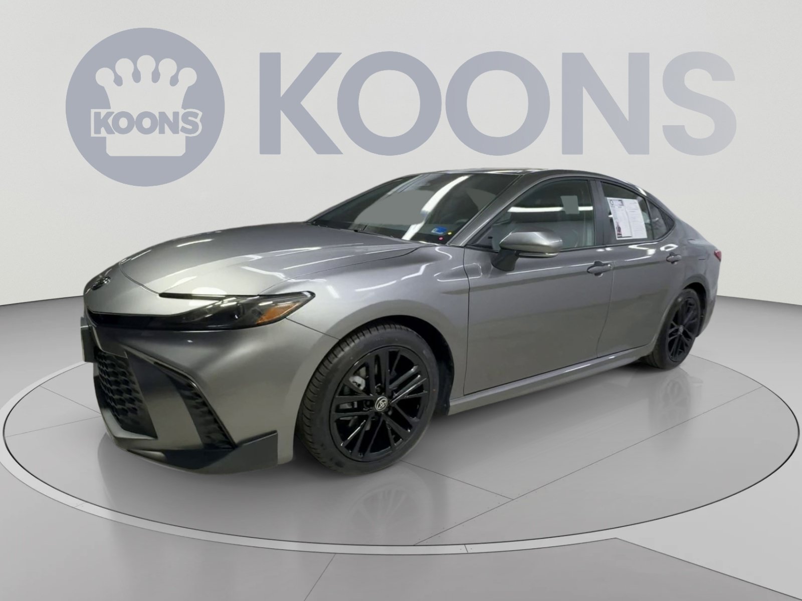 Used 2025 Toyota Camry SE FWD image 5