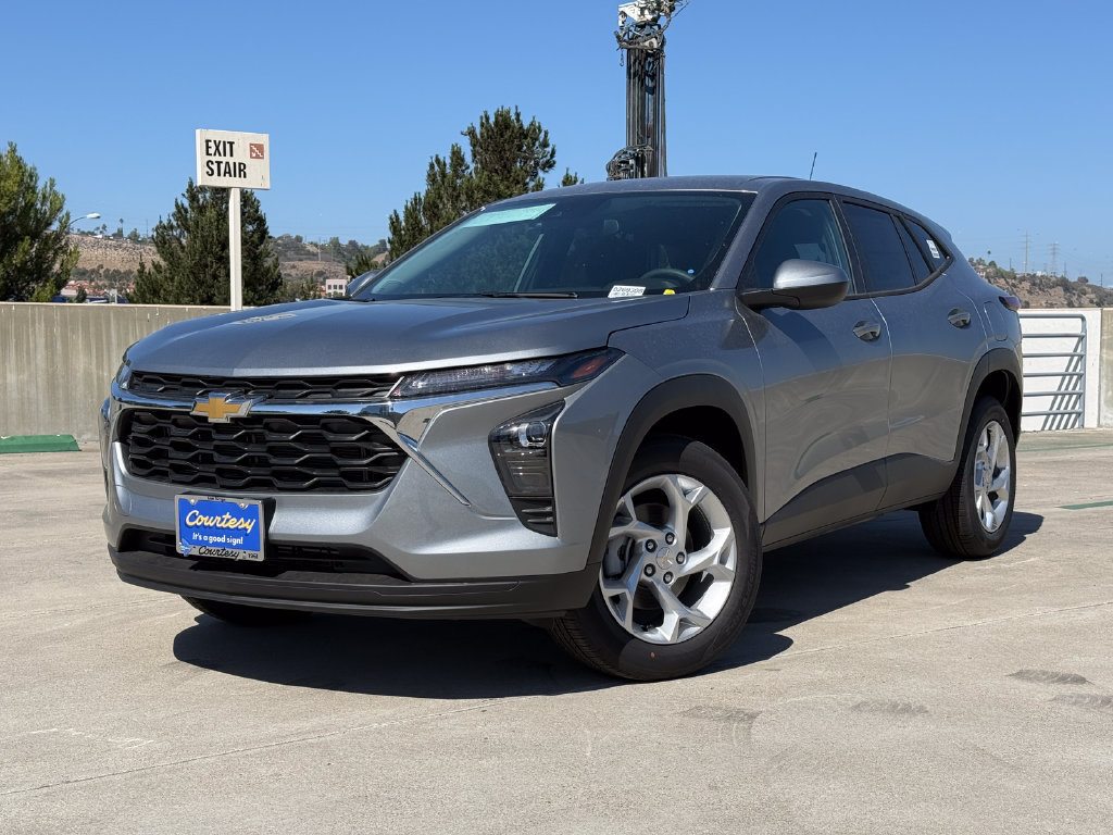 New 2026 Chevrolet Trax LS w/ LS Convenience Package FWD image 2