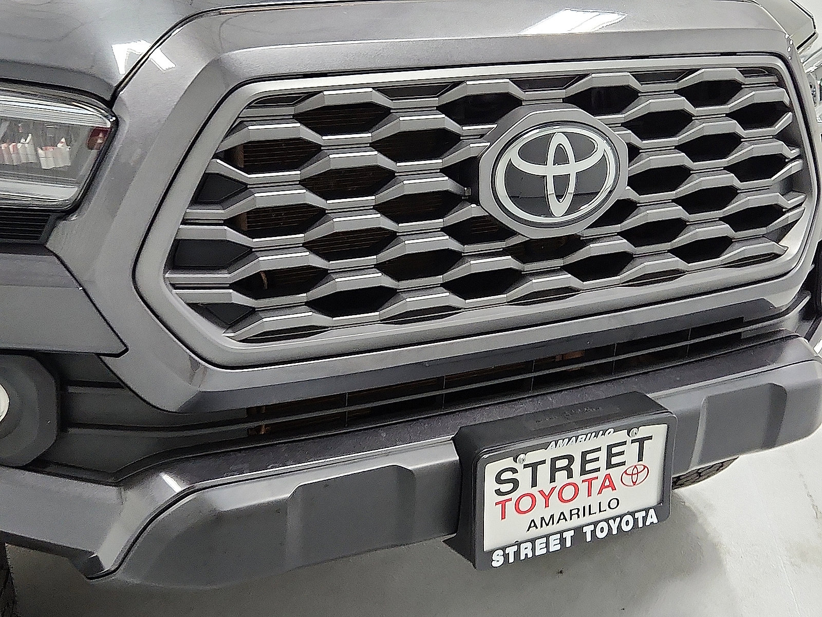 Certified 2022 Toyota Tacoma TRD Off-Road AWD/4WD image 6