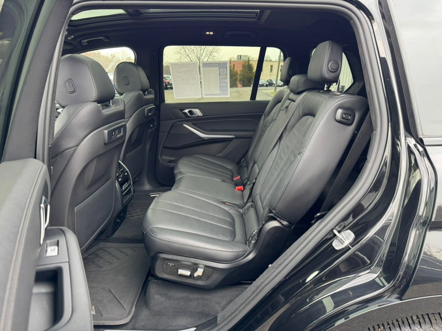 Used 2022 BMW X7 xDrive40i w/ M Sport Package image 21