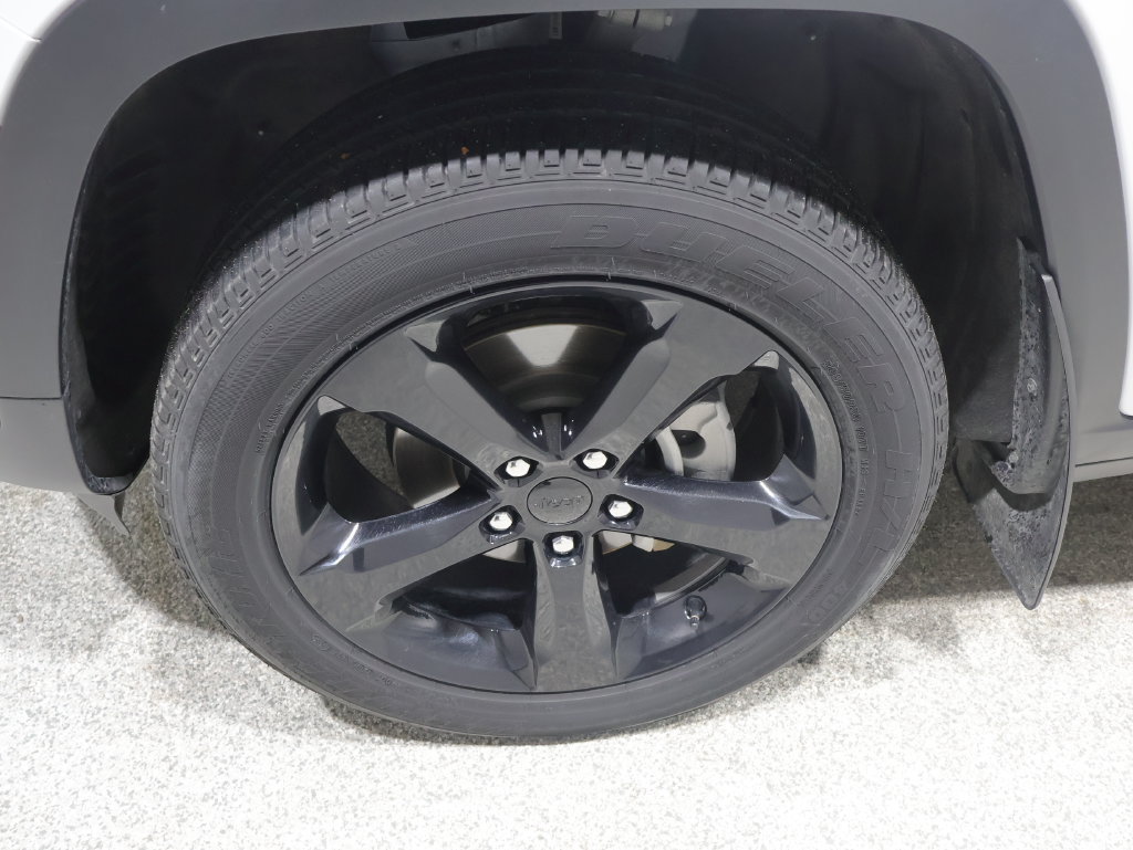 Certified 2024 Jeep Grand Cherokee Altitude AWD/4WD image 11
