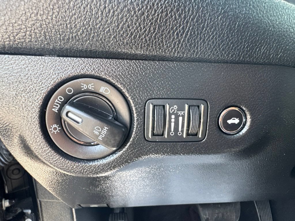 Used 2022 Dodge Challenger SXT w/ Driver Convenience Group RWD image 24