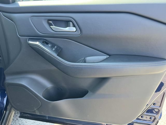 Used 2025 Nissan Rogue SV AWD/4WD image 22