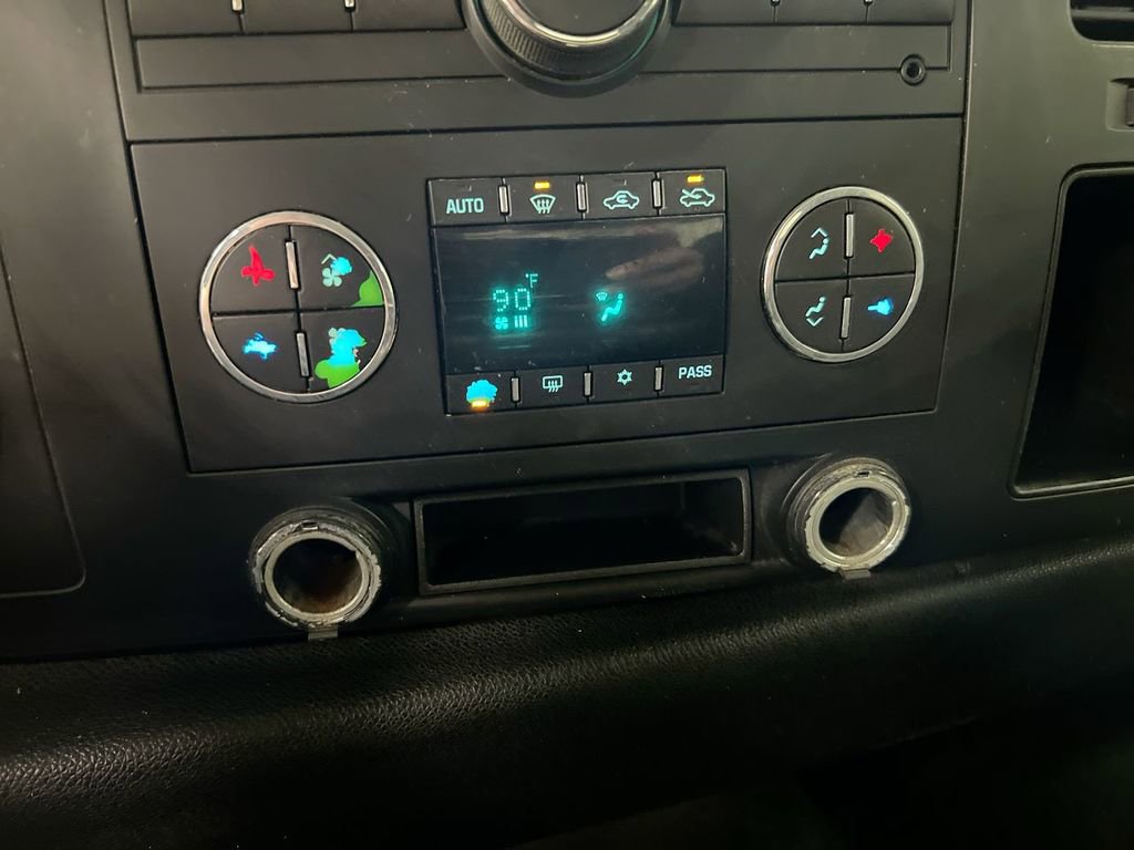 Used 2007 Chevrolet Silverado 2500 LT w/ 2LT Convenience Package image 15