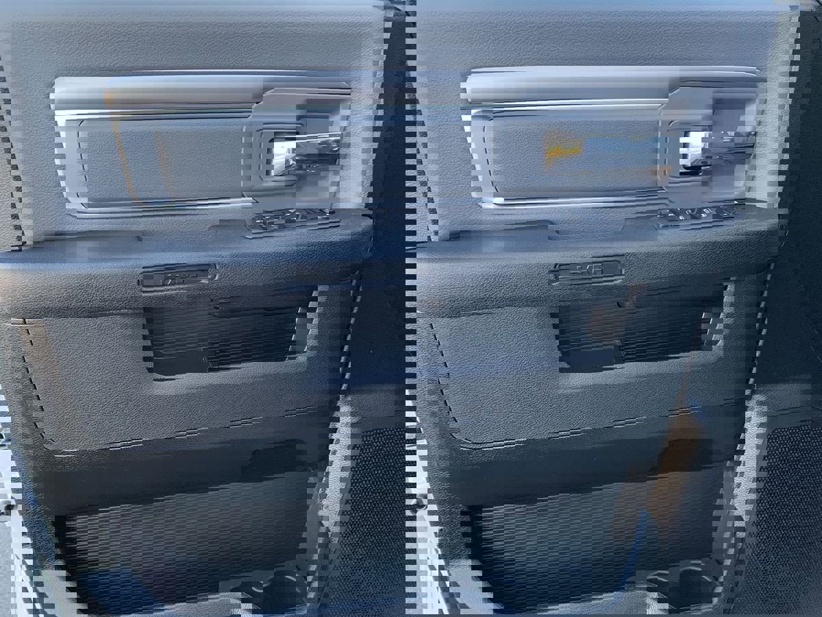 Used 2022 RAM 1500 Classic SLT image 14