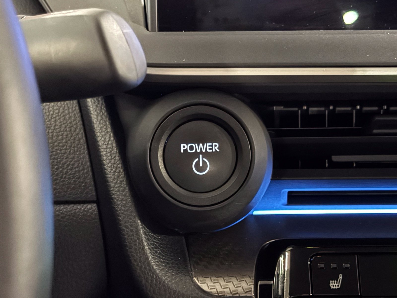 Used 2025 Toyota Prius XLE AWD/4WD image 24