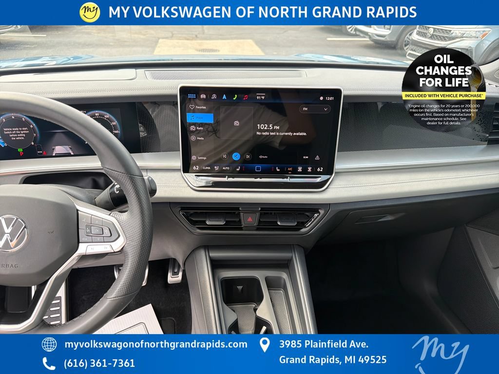 Used 2025 Volkswagen Tiguan SE R-Line AWD/4WD image 21