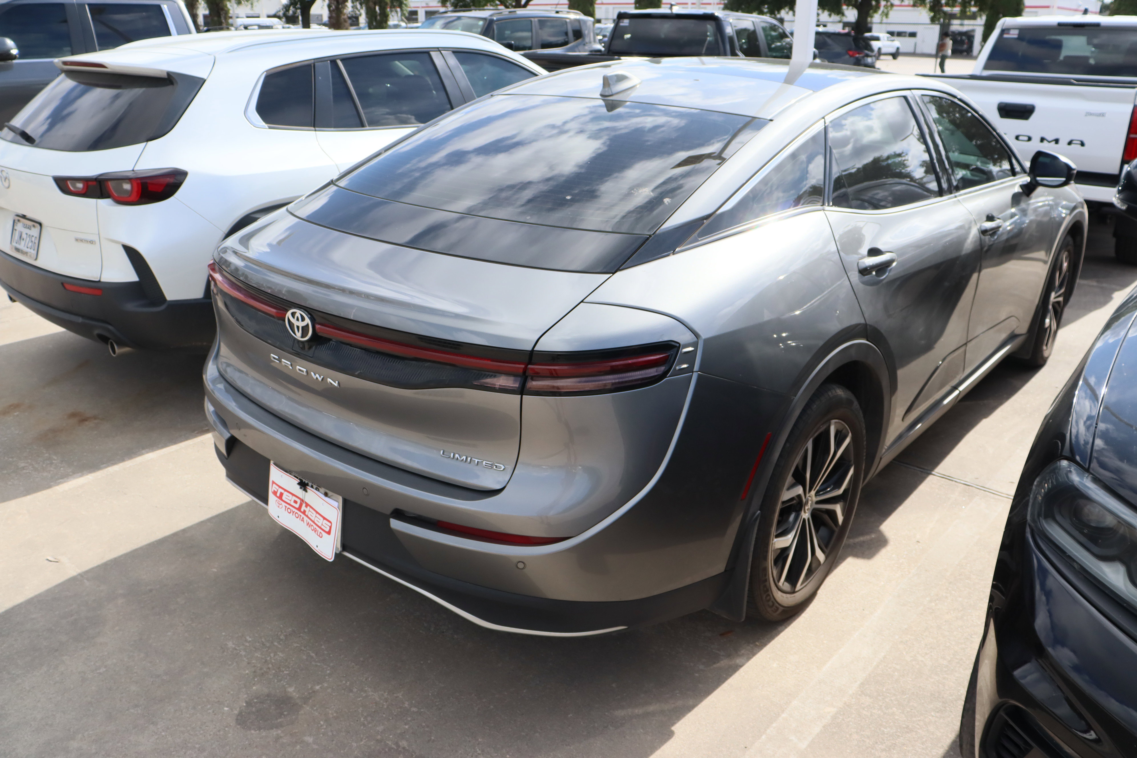 Used 2024 Toyota Crown AWD/4WD image 9