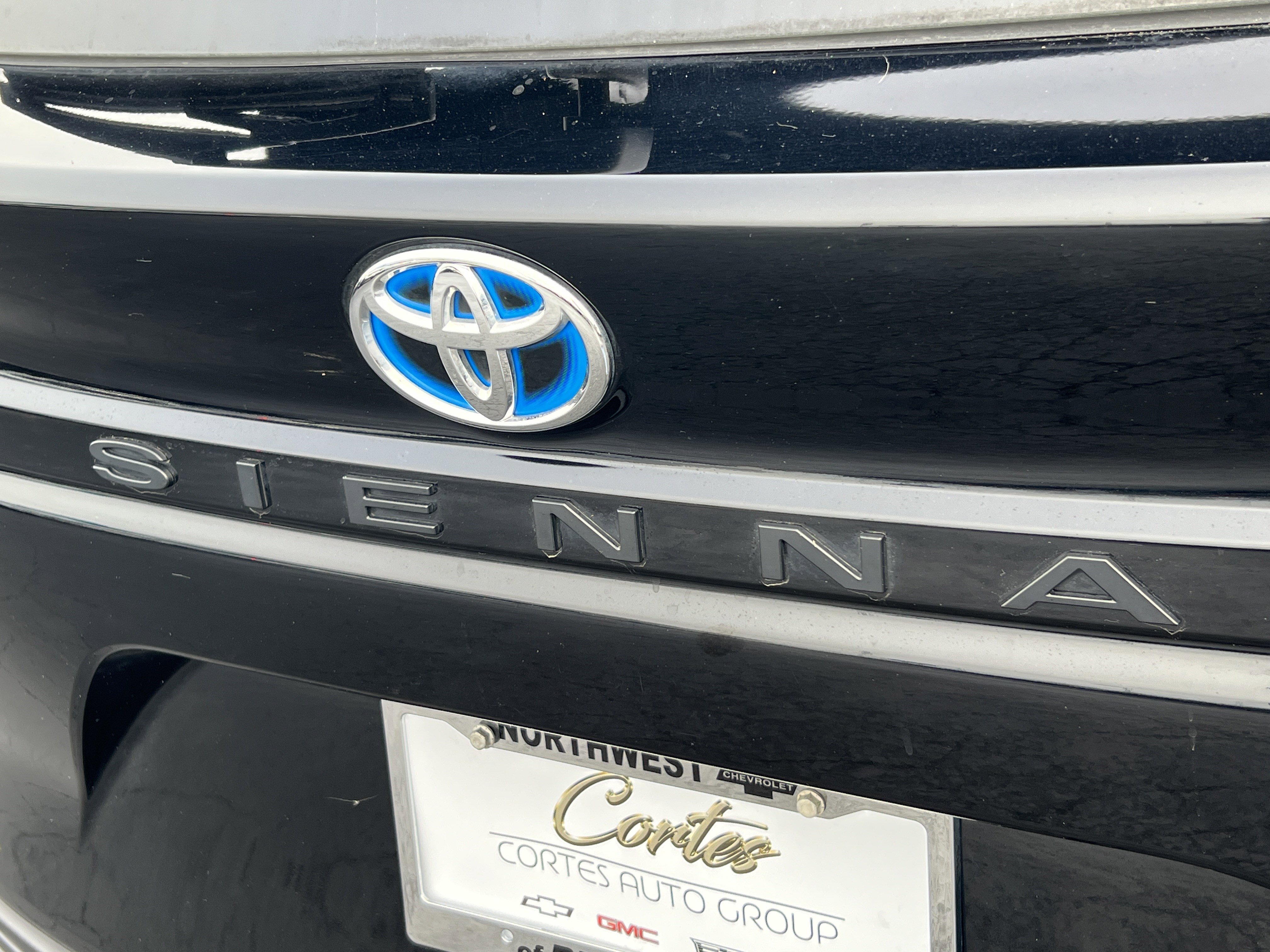 Used 2024 Toyota Sienna LE image 8