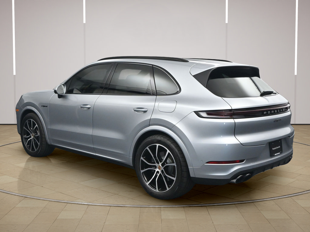 Certified 2025 Porsche Cayenne E-Hybrid AWD/4WD image 3