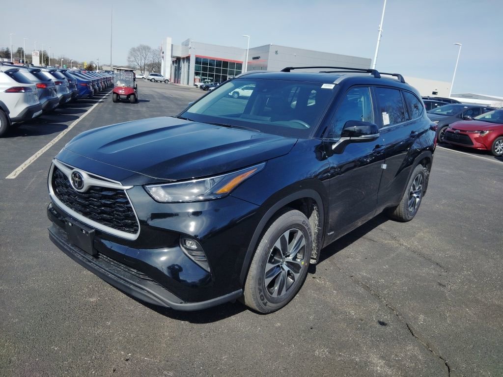 New 2026 Toyota Highlander XLE image 2
