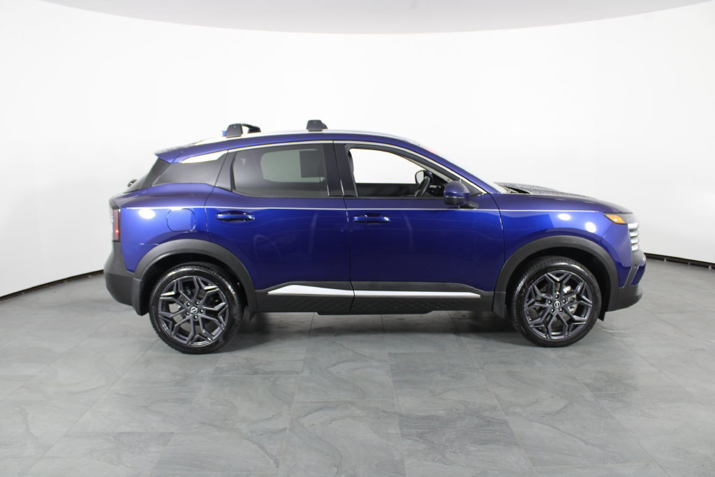 Certified 2025 Nissan Kicks SR FWD image 12