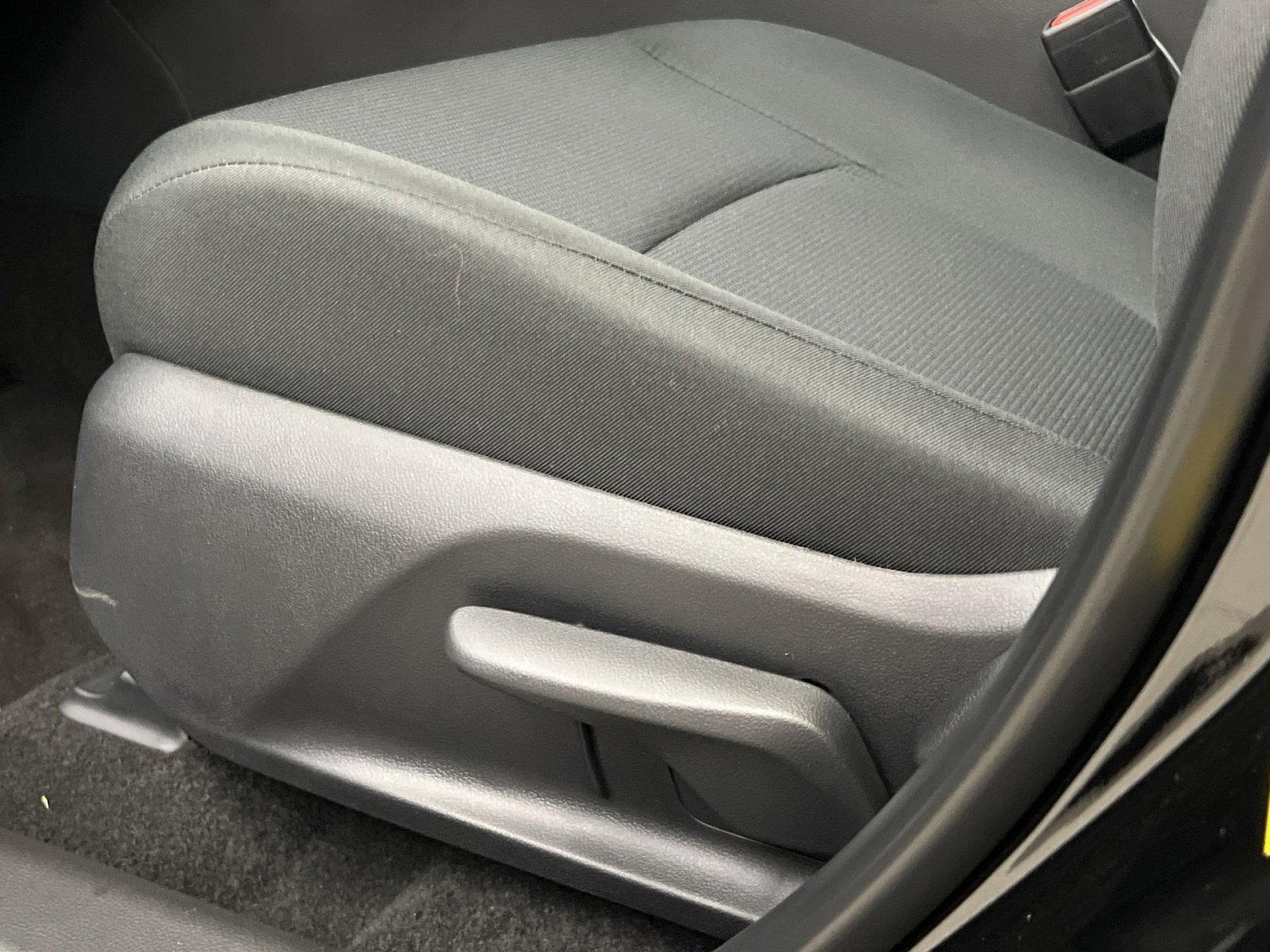 New 2025 Toyota RAV4 LE image 8