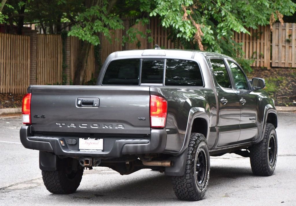 Used 2017 Toyota Tacoma TRD Sport image 6
