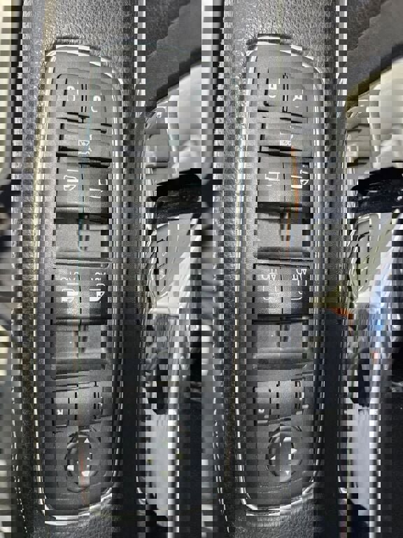 Used 2013 RAM 2500 Laramie w/ Cold Weather Group image 28