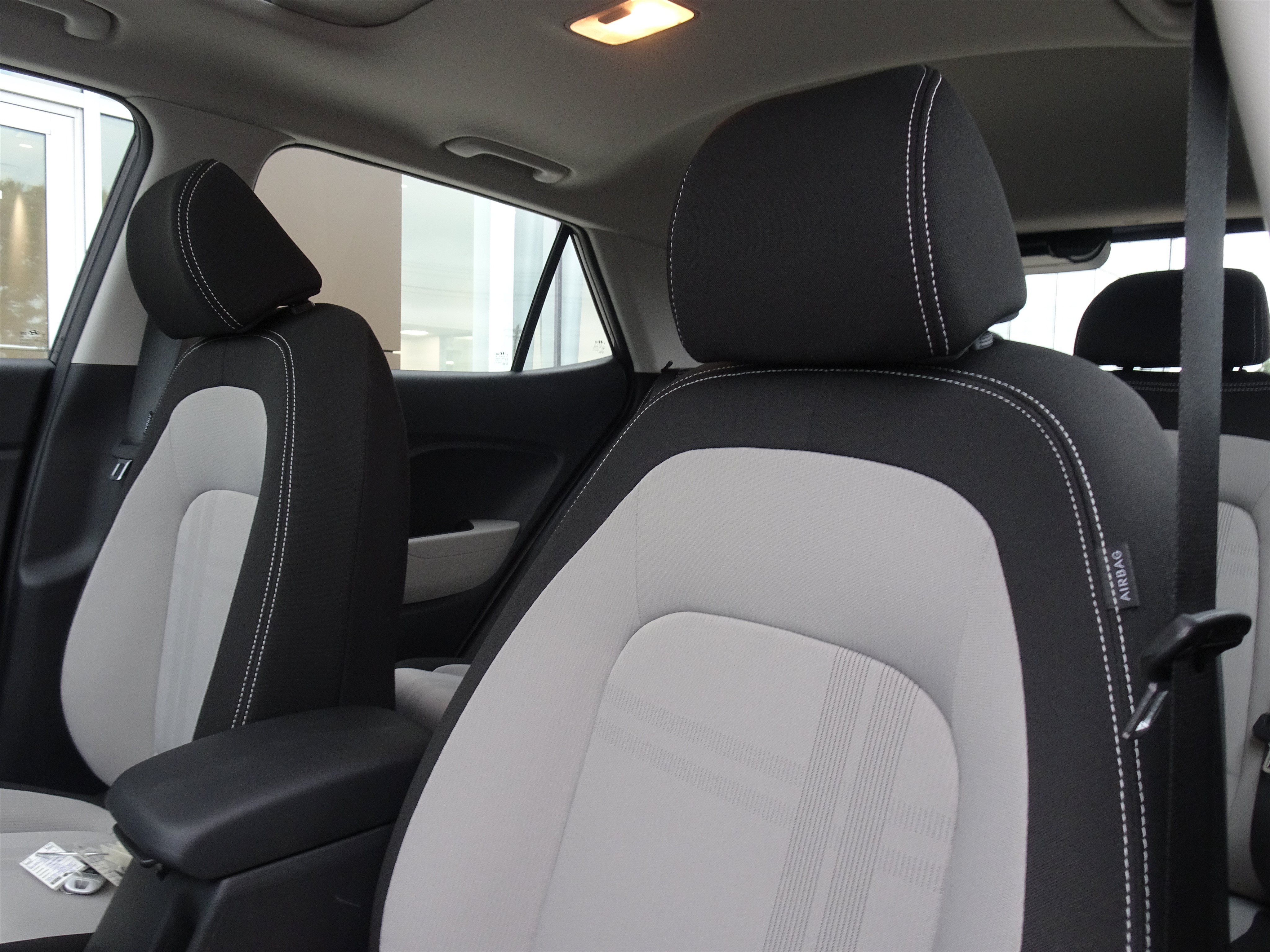Used 2023 Hyundai Venue SEL FWD image 10
