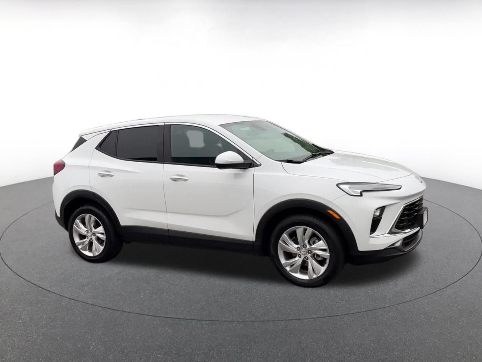 Used 2025 Buick Encore GX Preferred FWD image 2