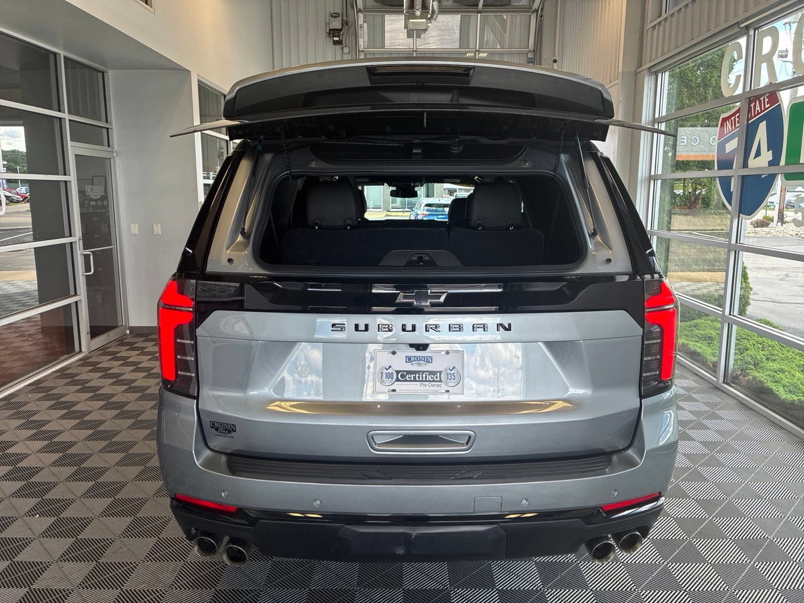 Used 2025 Chevrolet Suburban Z71 AWD/4WD image 14