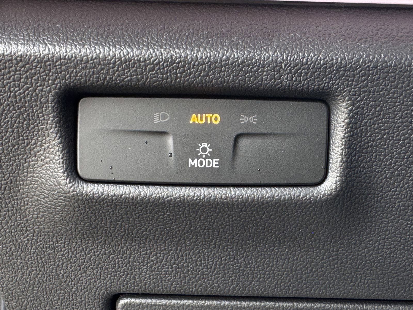 New 2026 Volkswagen Tiguan SE R-Line image 22