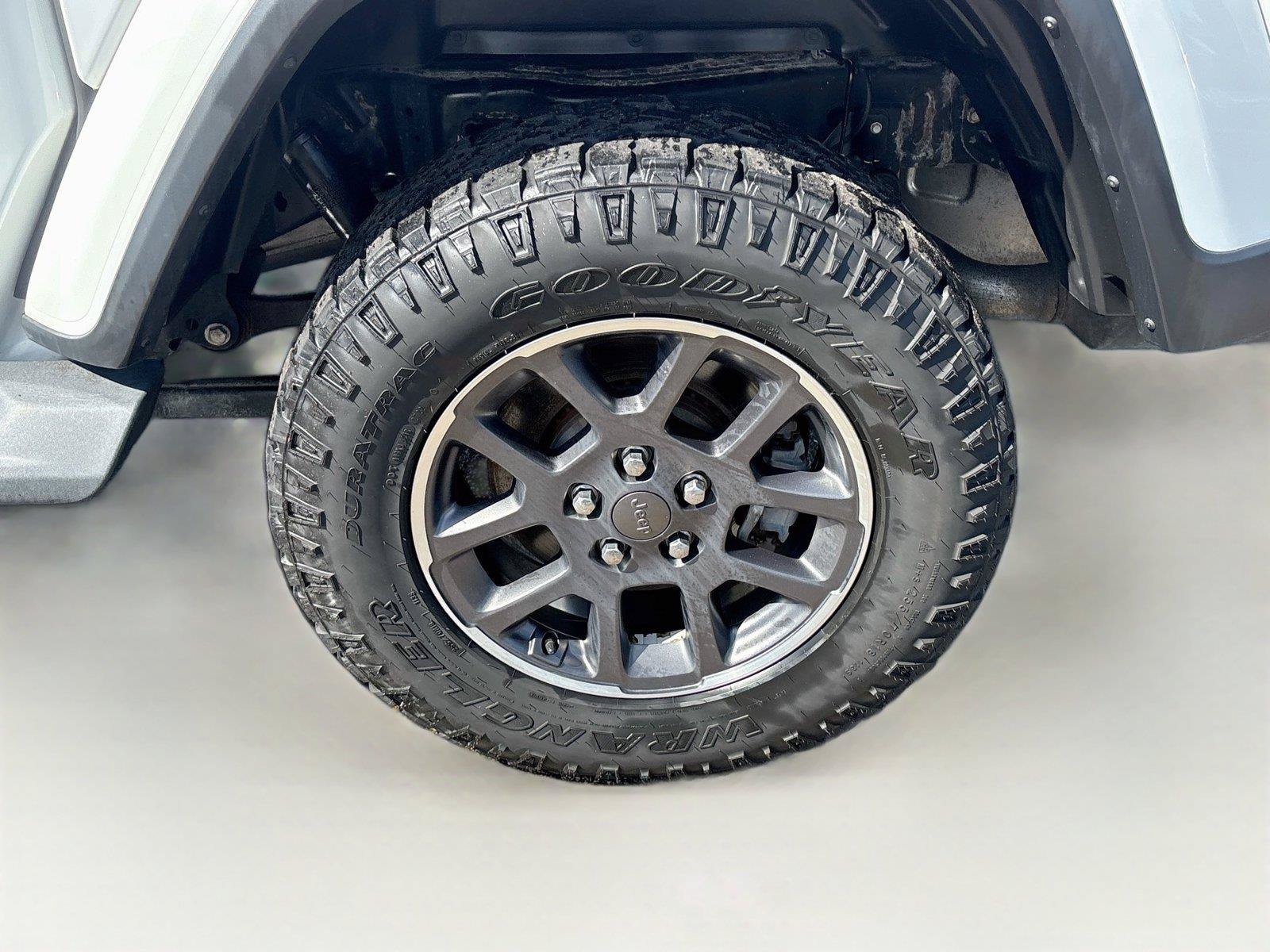 Used 2020 Jeep Gladiator Overland AWD/4WD image 30