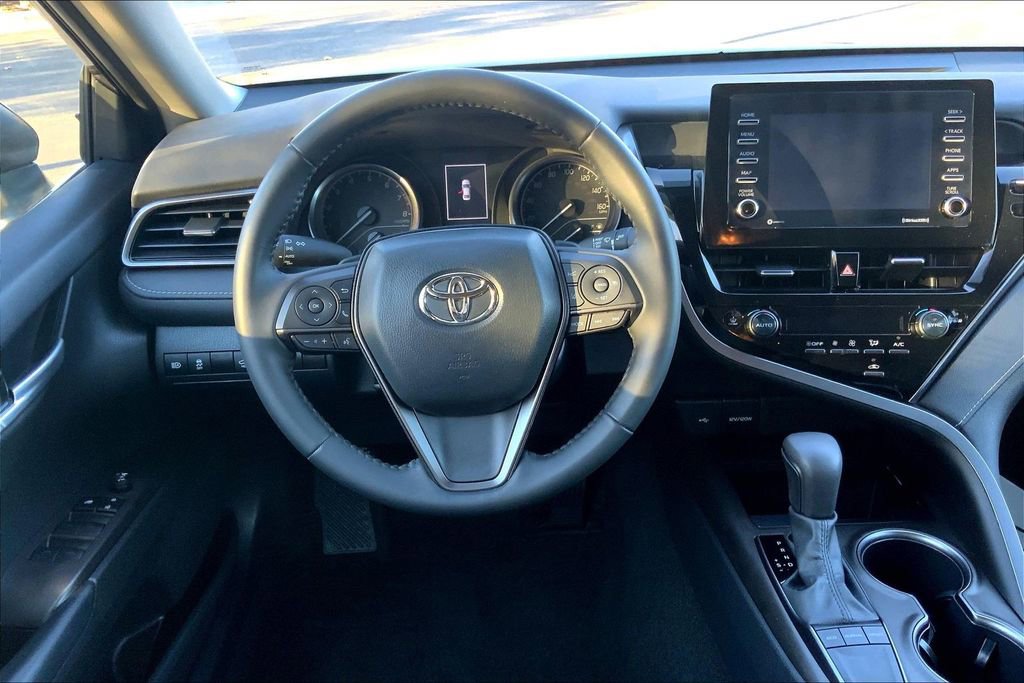 Used 2023 Toyota Camry SE image 5