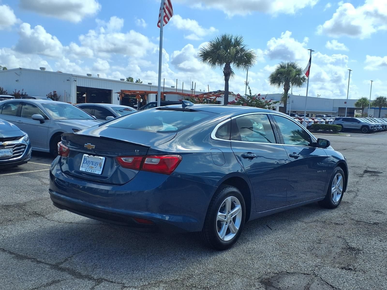Used 2024 Chevrolet Malibu LT FWD image 2
