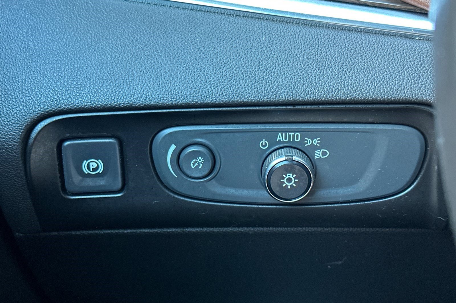 Used 2018 Buick Enclave Avenir w/ Avenir Technology Package image 39