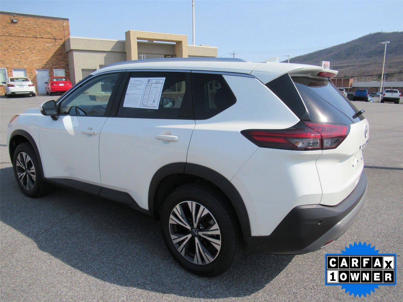 Used 2022 Nissan Rogue SV w/ SV Premium Package image 5