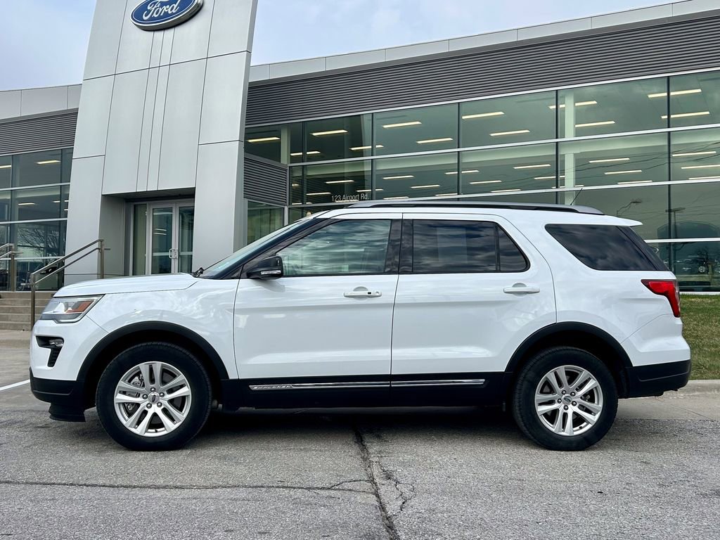 Used 2018 Ford Explorer XLT w/ Equipment Group 201A image 3