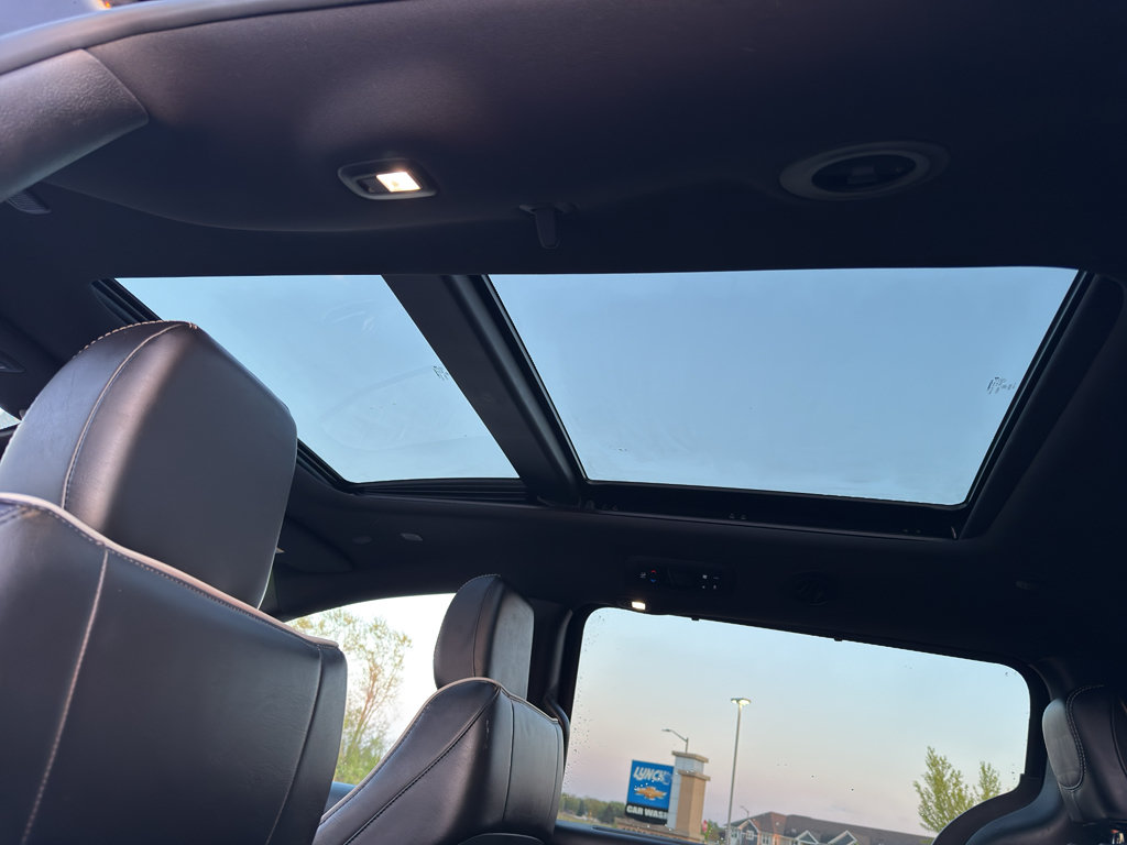 Used 2025 Chrysler Pacifica Limited FWD image 38