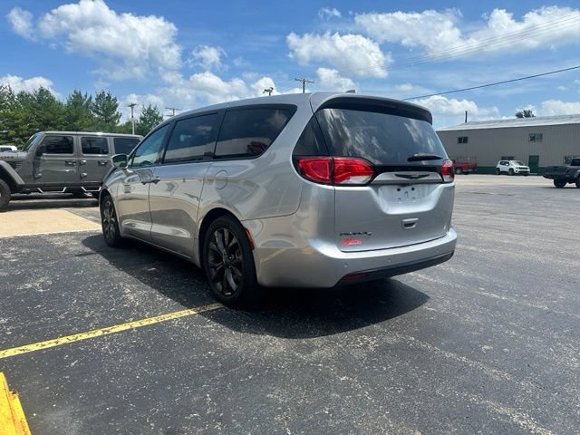 Used 2018 Chrysler Pacifica Touring Plus w/ S Appearance Package FWD image 5