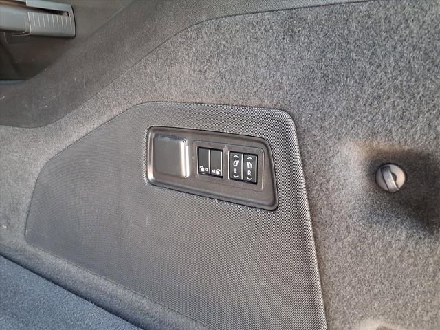 Used 2023 Cadillac Escalade ESV V image 12