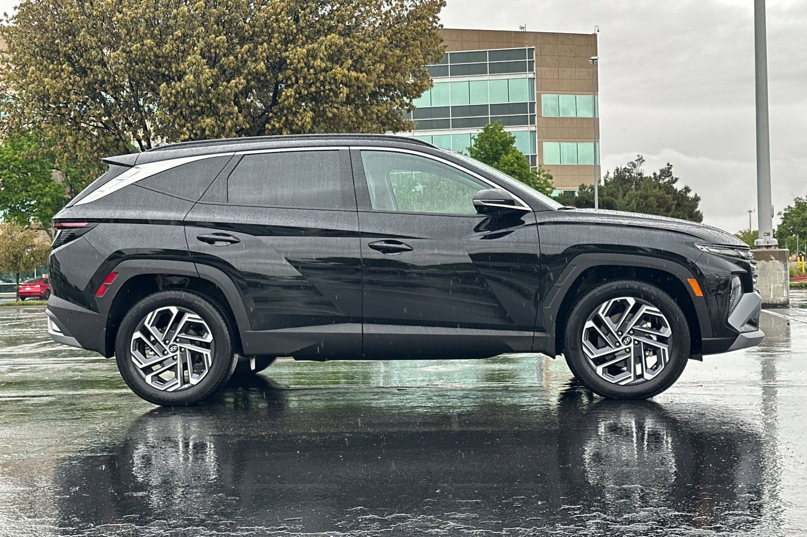 Used 2025 Hyundai Tucson Limited image 3