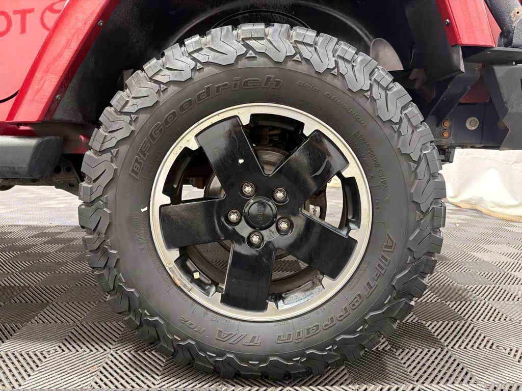 Used 2012 Jeep Wrangler Unlimited Sahara AWD/4WD image 32