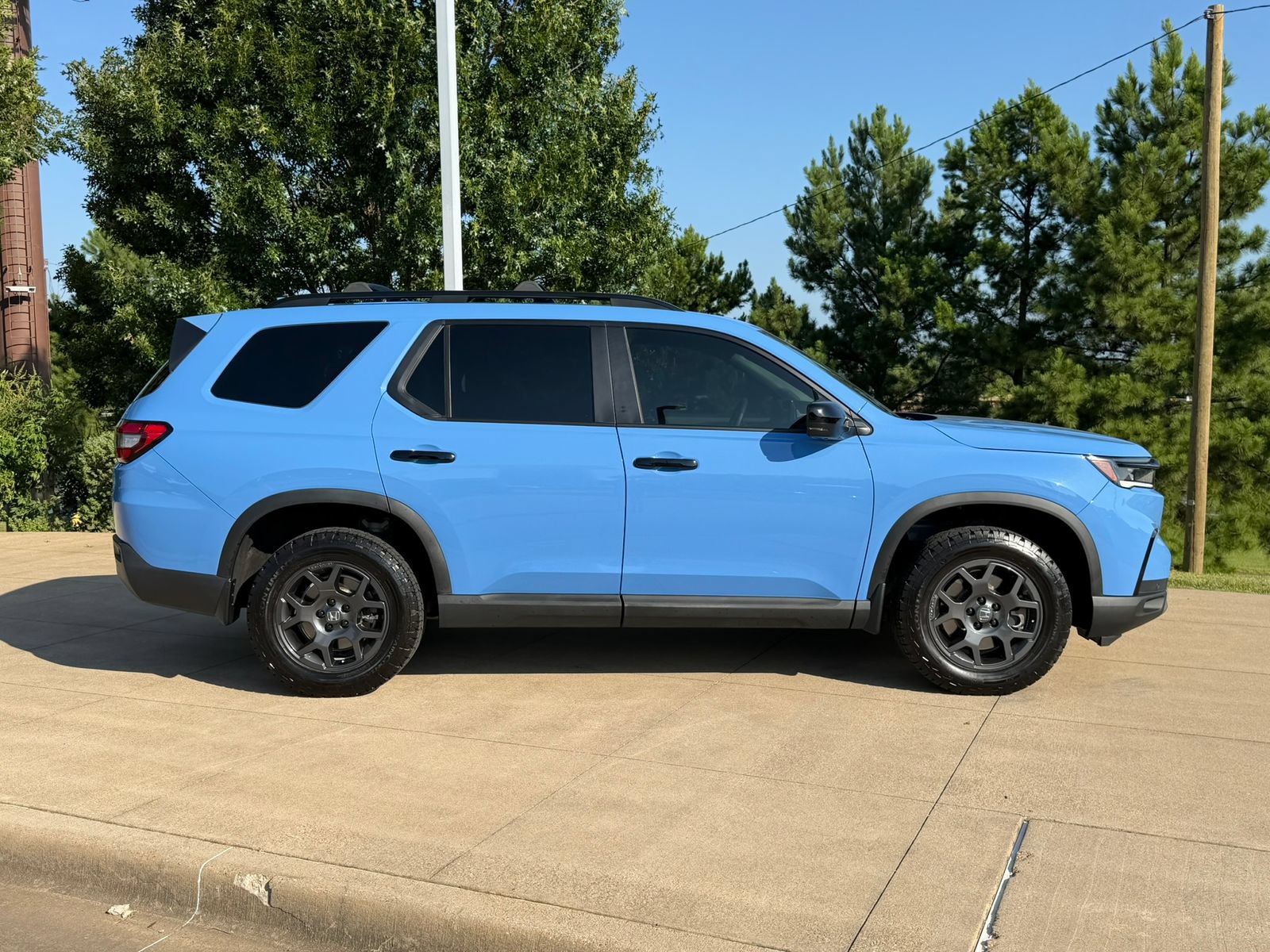 Used 2025 Honda Pilot TrailSport image 7