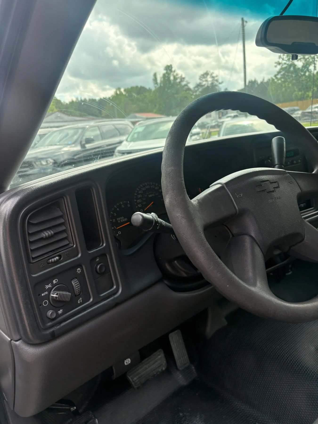 Used 2003 Chevrolet Silverado 1500 W/T RWD image 16