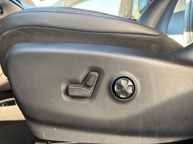 Used 2024 Chrysler Pacifica Touring-L image 25