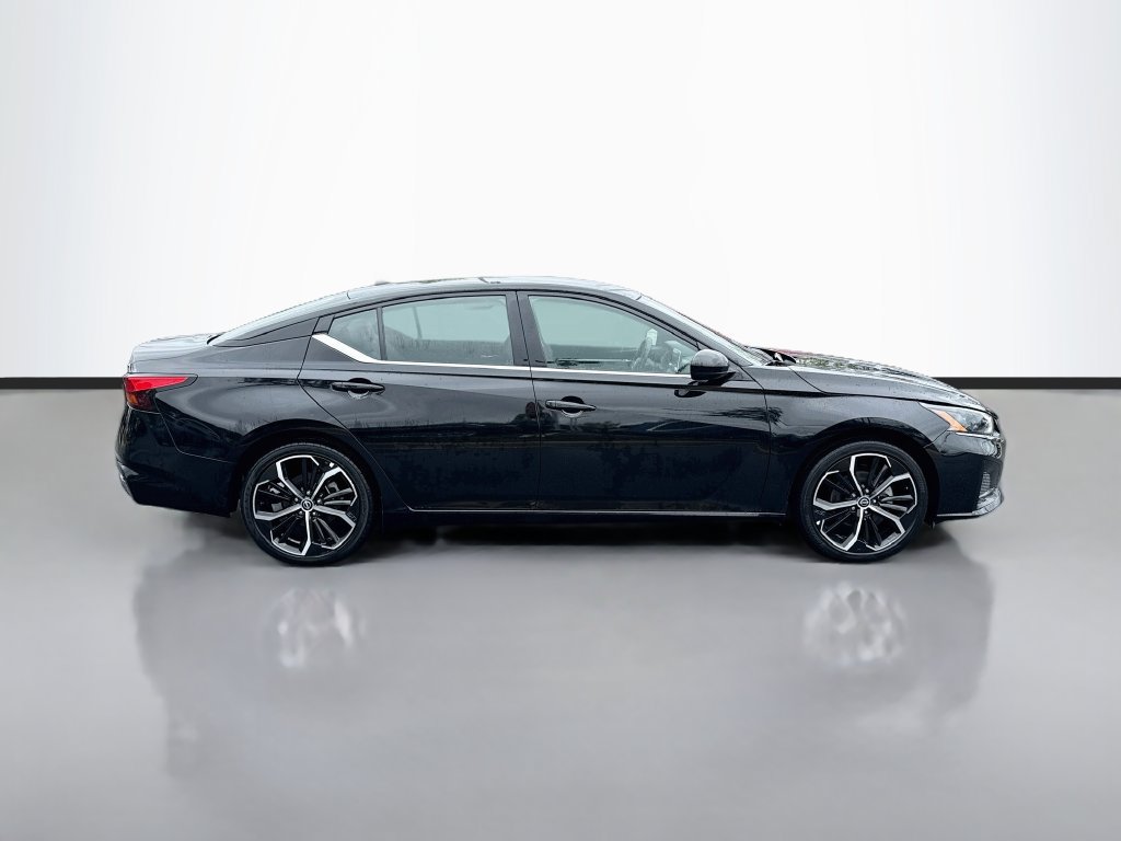 Used 2025 Nissan Altima 2.5 SR FWD image 8