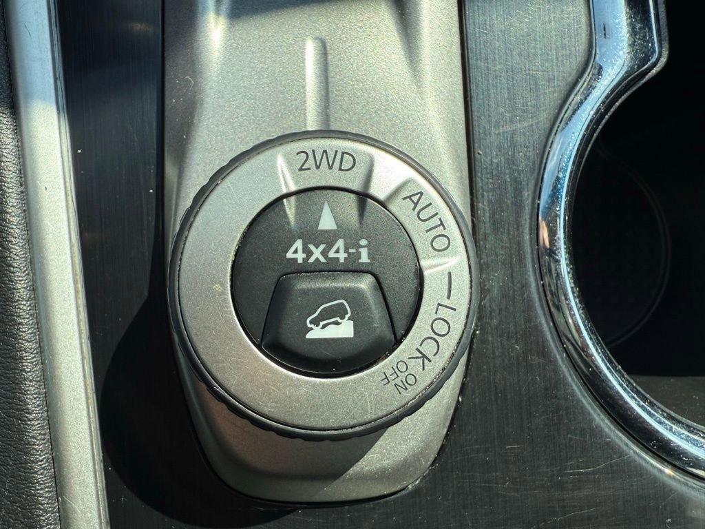 Used 2020 Nissan Pathfinder SV image 29