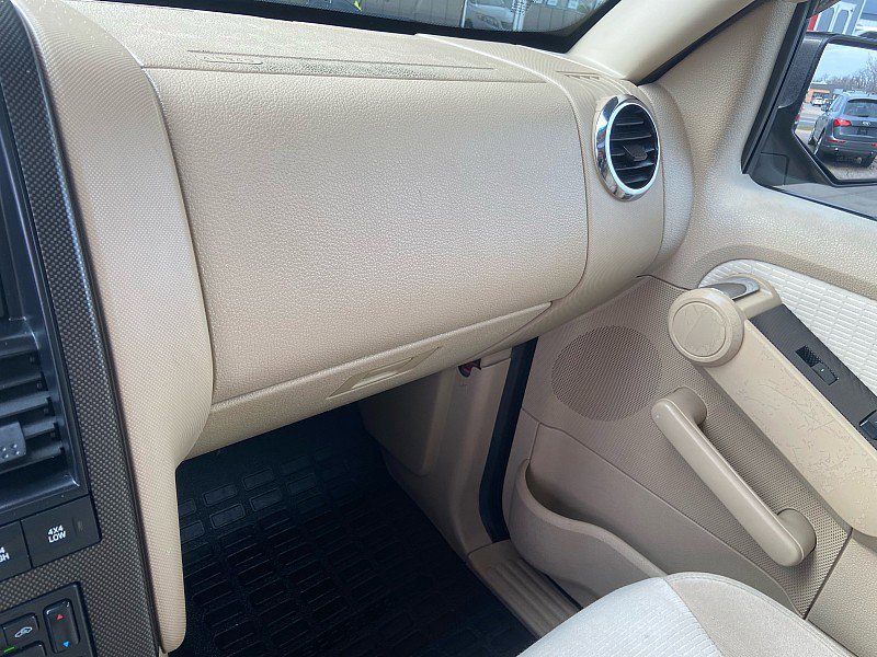 Used 2007 Ford Explorer Sport Trac Limited image 17